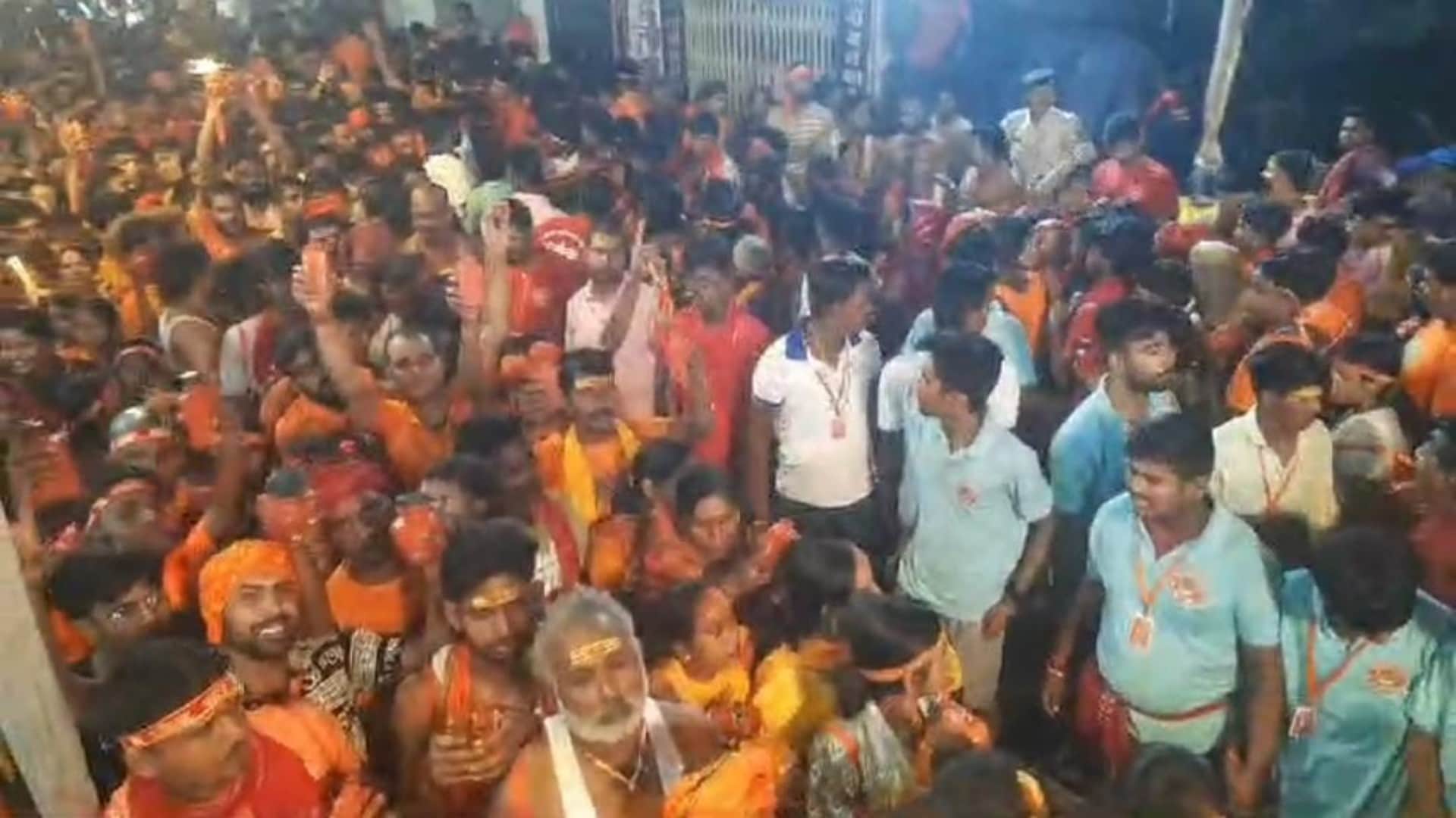 Sawan 2024: So far 1.5 lakh devotees have performed Jalabhishek of Baba Garibnath on fourth Monday