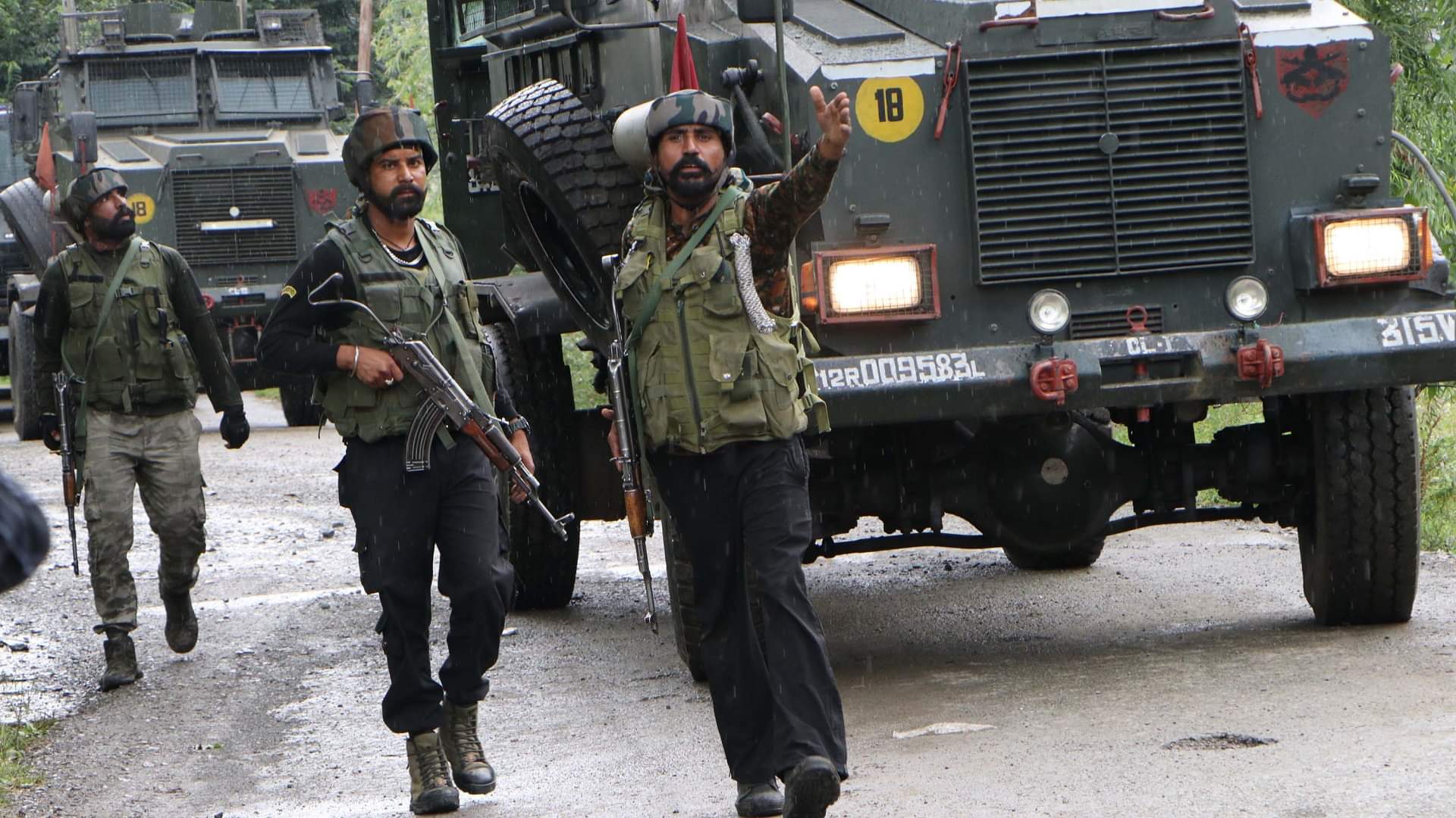 Anantnag Attack A group of three to four terrorists is hiding in Anantnag