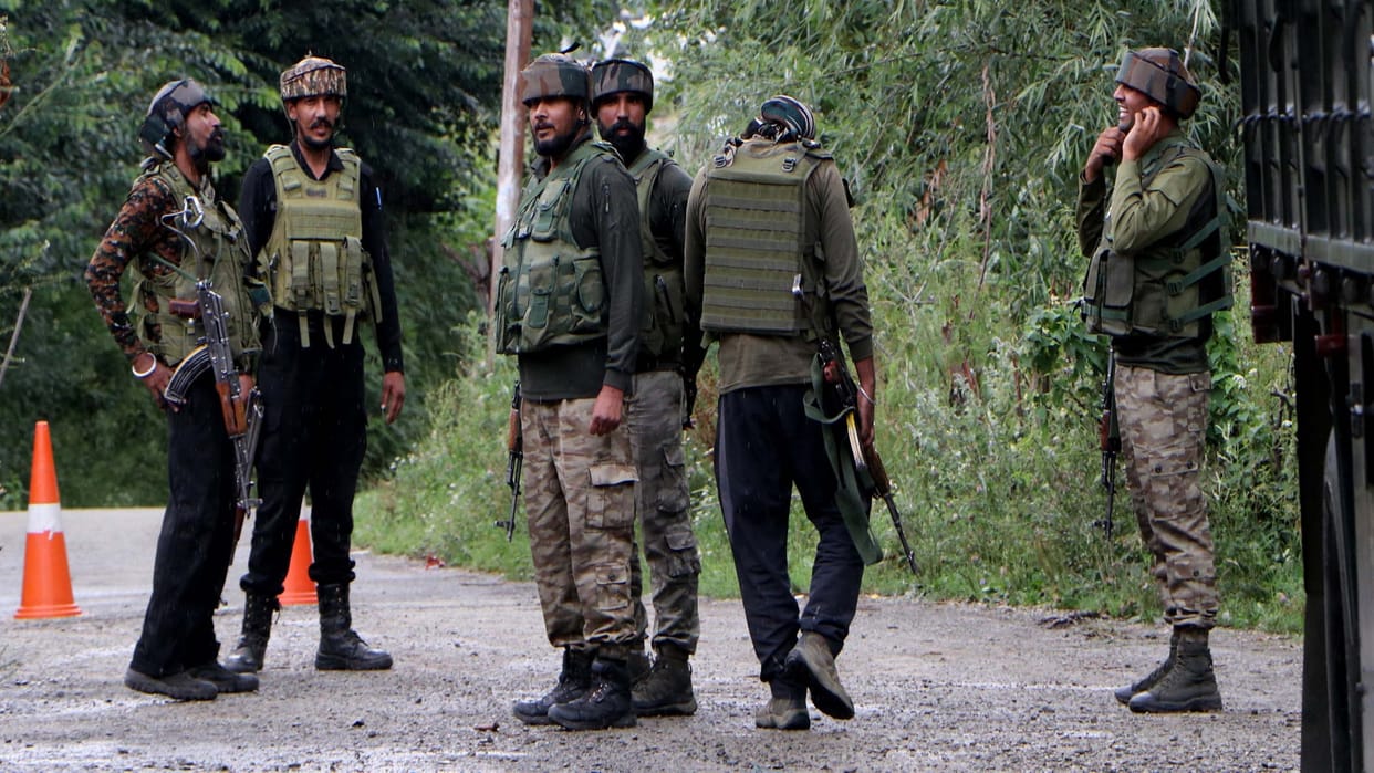 Encounter between security forces and terrorists in Srinagar Jammu and kashmir
