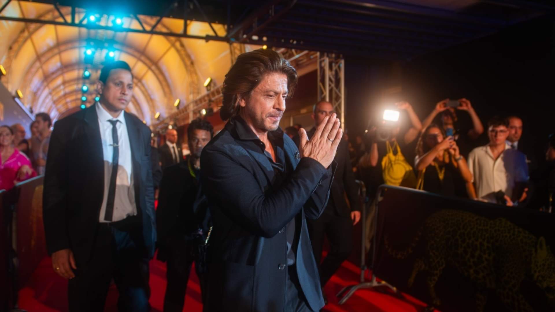 Shah Rukh Khan revealed reason why he Has not Gone Hollywood says I do not have an agent there