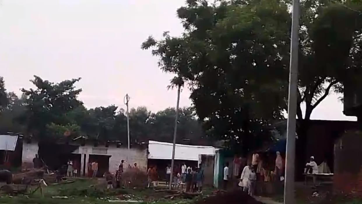 Firing in bypoll of Pardhan in Sitapur.