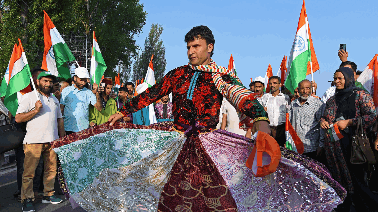 Tiranga rally LG manoj sinha leads and top officials participated in Srinagar