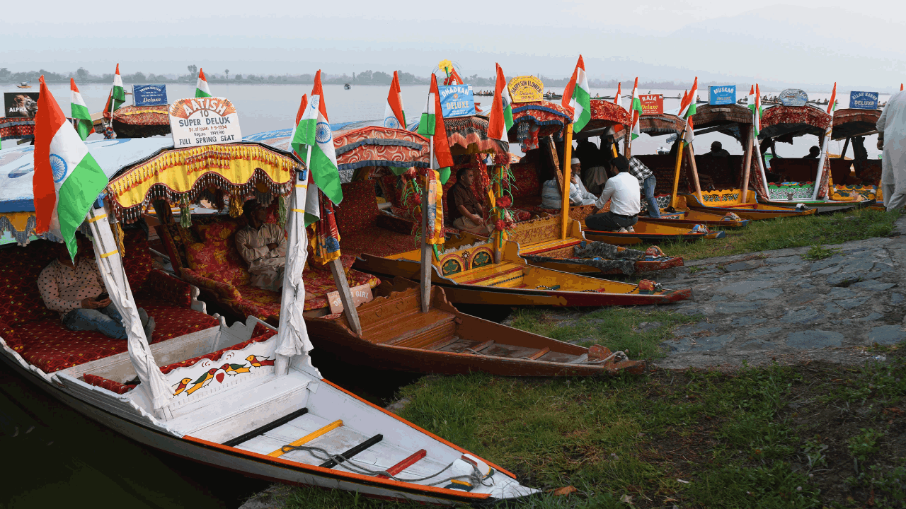 Tiranga rally LG manoj sinha leads and top officials participated in Srinagar