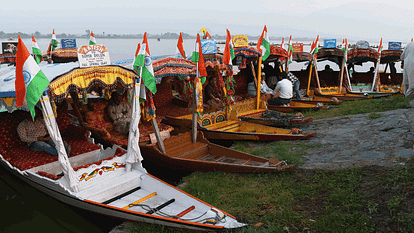 JK Tiranga Rally: श्रीनगर में निकली तिरंगा रैली, LG ने दिखाई हरी झंडी...अफसर हुए शामिल; देखें जश्न की तस्वीरें Tiranga rally LG manoj sinha leads and top officials participated in Srinagar