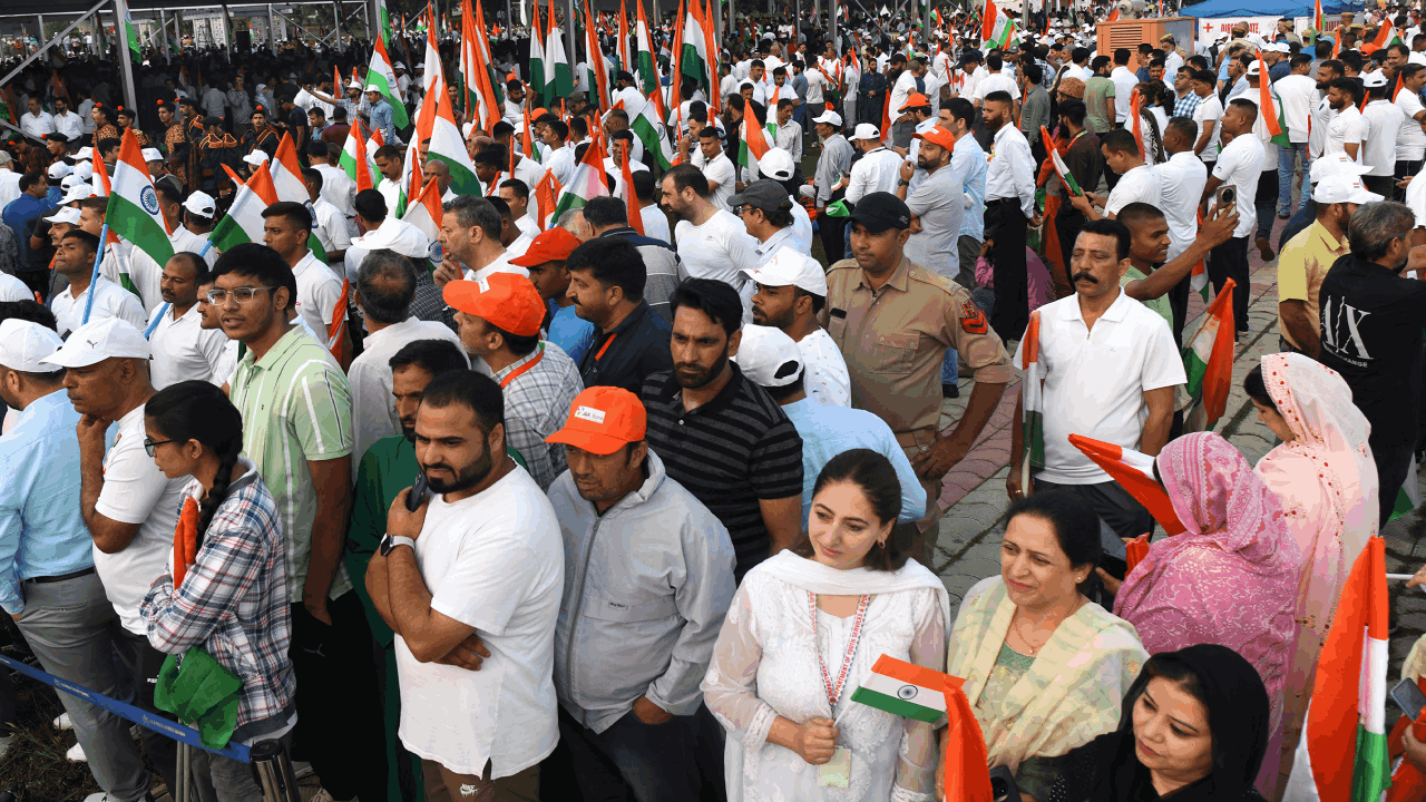 Tiranga rally LG manoj sinha leads and top officials participated in Srinagar