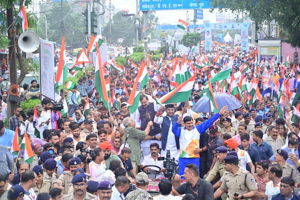 Chief Minister waved the tricolor, enthusiasm was seen in Bhopal's Tiranga Yatra, Olympian Vivek and Aishwarya