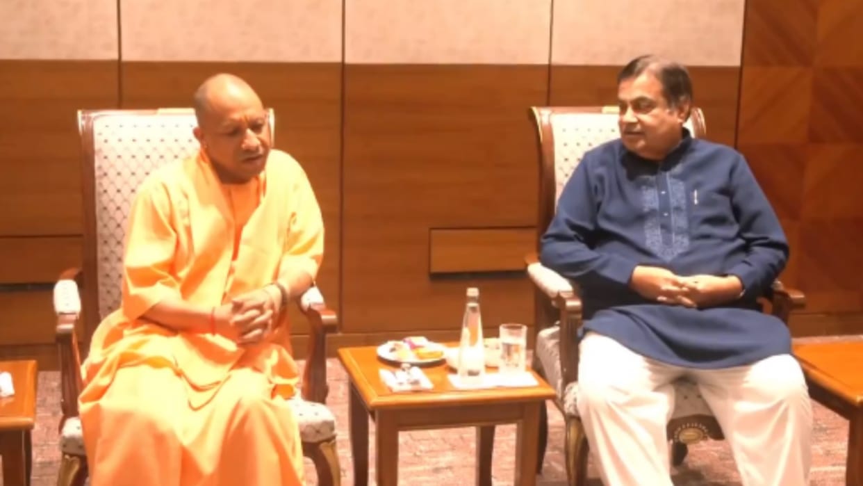 UP News: CM Yogi Adityanath meets to Union minister Nitin Gadkari.