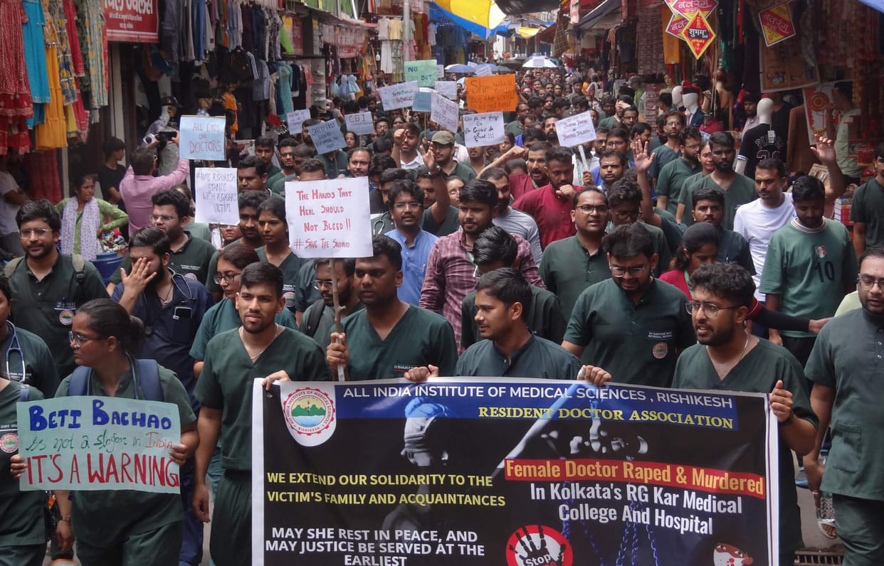 Rishikesh AIIMS Resident doctors took Rally and boycotted work against incident in Kolkata