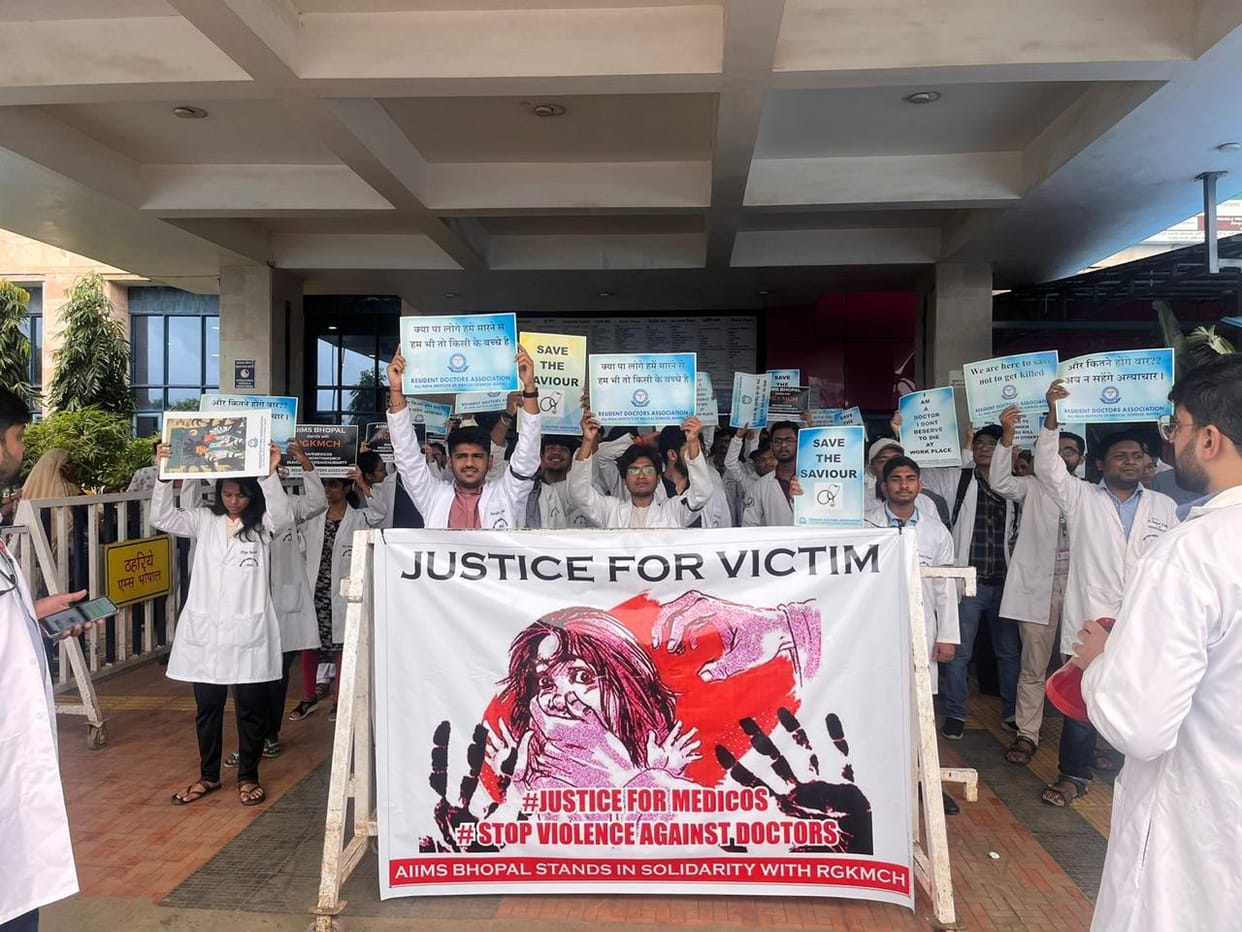 Resident doctors of Bhopal AIIMS are on strike in protest against the Kolkata incident, providing treatment on