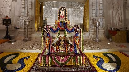 Sawan swing festival: Crowds gathered to see Ramlala sitting on the swing, Bhandara is going on for Ram devotees Savan Jhoola Mahotsav of Ayodhya.