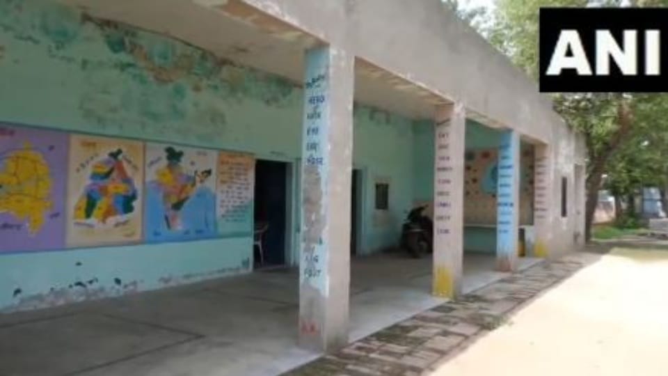 Bathinda village kothe bodh singh primary school only two student come to study