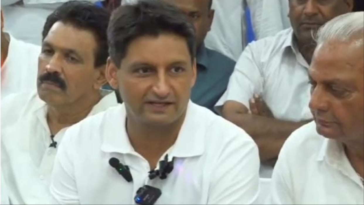 Haryana: Mobile phones of 40 people including two former MLAs stolen during MP Deependra's visit