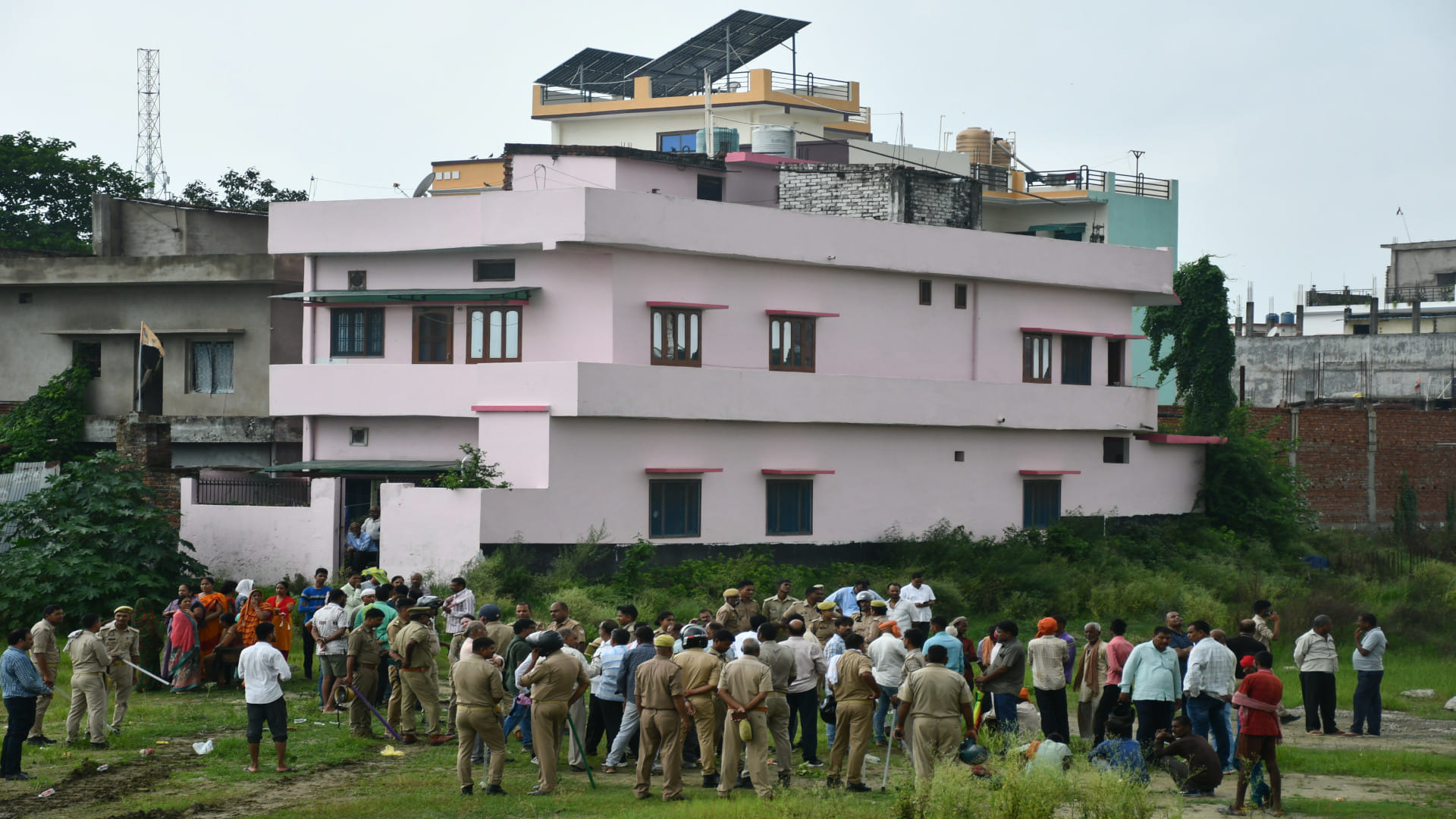 GDA team arrived to demolish illegal construction, family adamant
