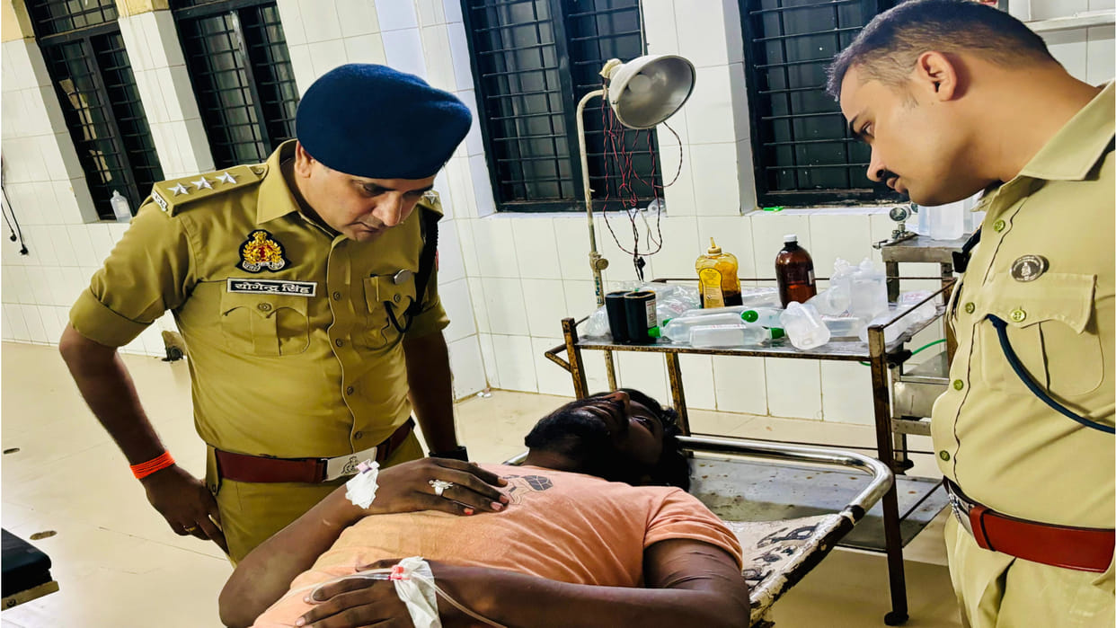 In Gorakhpur,  Reward gangster caught in encounter, shot in leg
