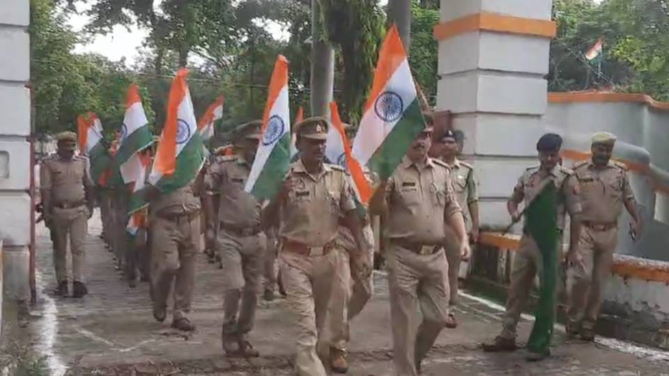 police team took out Tiranga Yatra under Har Ghar Tiranga Abhiyan In Etah
