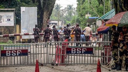 बांग्लादेश के शेख हसीना सरकार से भी मधुर संबंध थे और भारत के अलावा चीन से भी उसे अपनी परियोजनाओं के लिए मदद मिलती रही है।