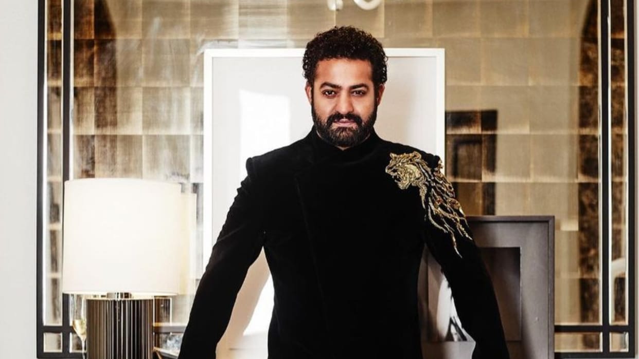 south Vijay Deverakonda allu arjun Sends Biggest Hugs And Love To War 2 actor Jr NTR On His happy Birthday