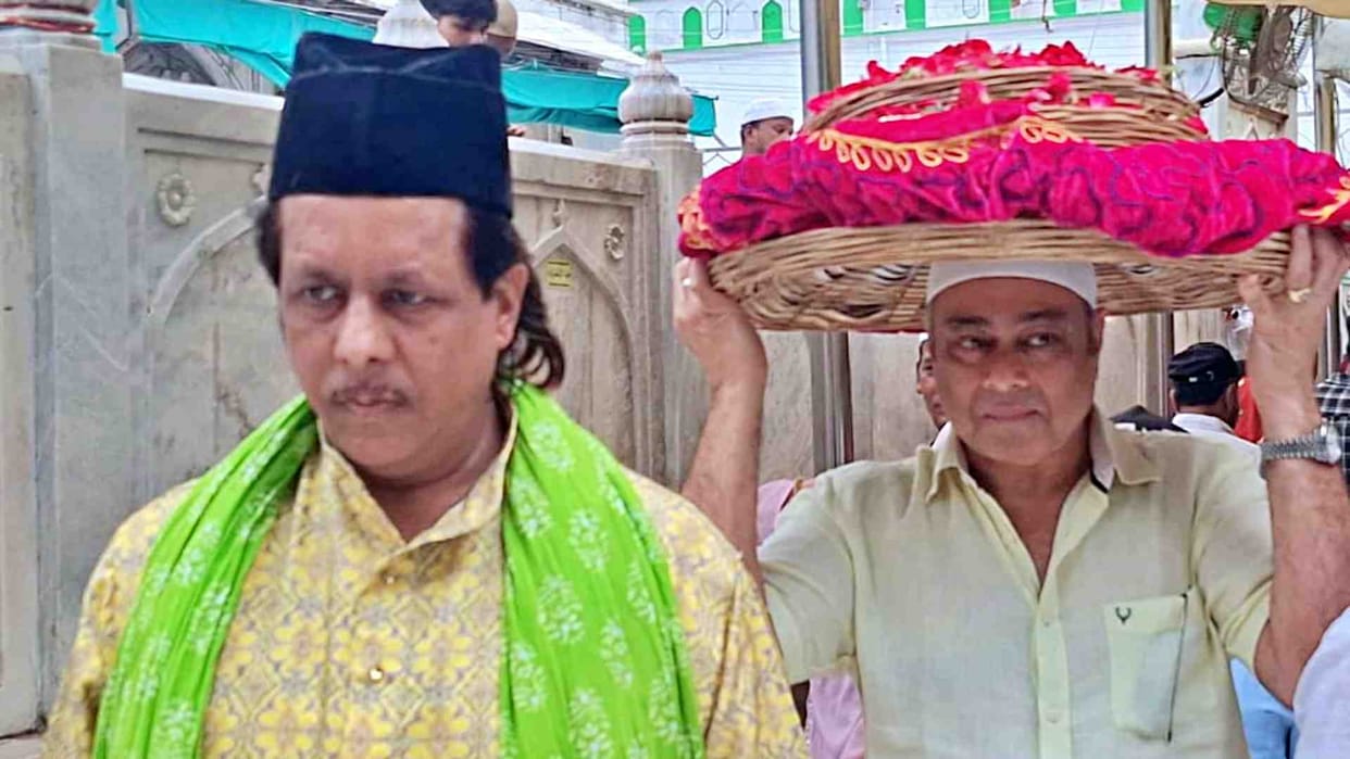 Ajmer News: Actor Sachin Khedekar prayed at the doorstep of Khwaja Gareeb Nawaz
