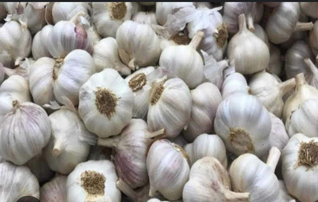 Do these remedies with garlic before sleeping at night Lahsun ke Upay in hindi
