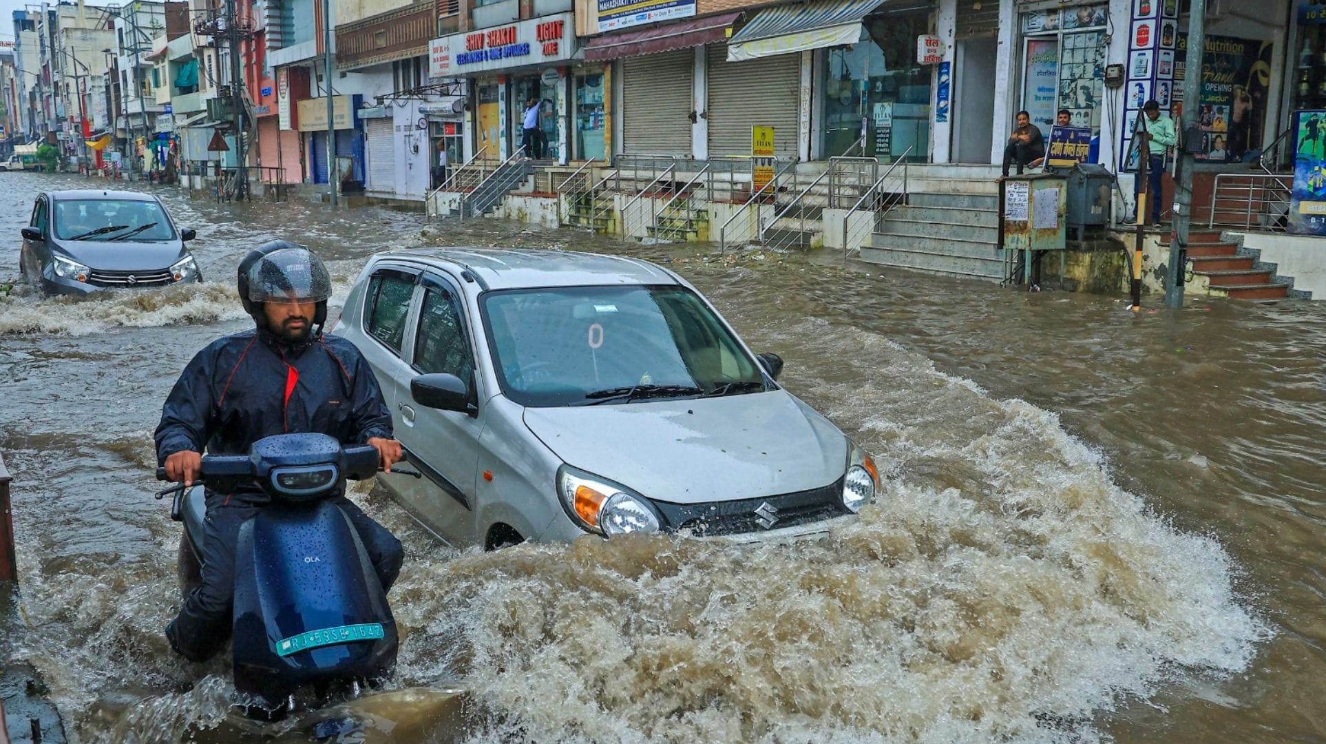 Weather Updates North East Southern India Flood Havoc IMD Rainfall prediction news in Hindi