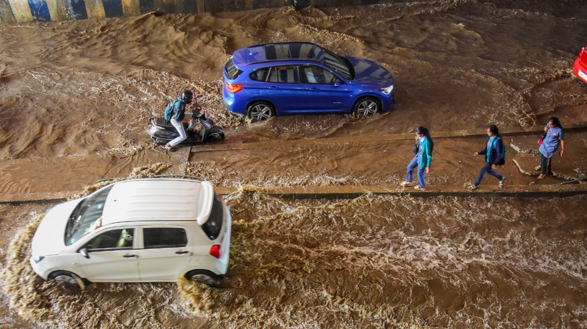 Weather Updates North East Southern India Flood Havoc IMD Rainfall prediction news in Hindi