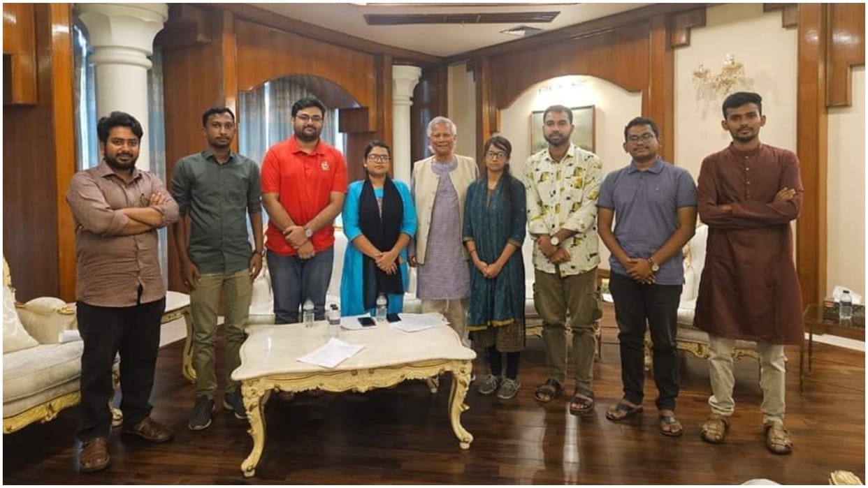 Bangladesh: Mohammad Yunus Visited Dhakeshwari temple met minority students discussed eight point demands