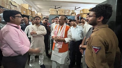 Anuppur News : BMO को हटाने और तीन स्टॉफ नर्सेज को कारण बताओ नोटिस का मामला, मंत्री दिलीप जायसवाल ने दिए निर्देश