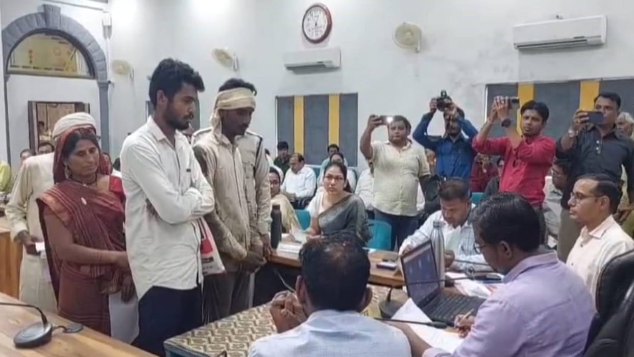 Time fixed for Janta Darshan at 10 am DM gave instructions Two out of 106 cases were resolved on the spot