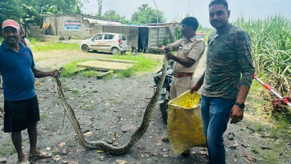 villagers shocked to see crocodile under the bed in Lakhimpur kheri