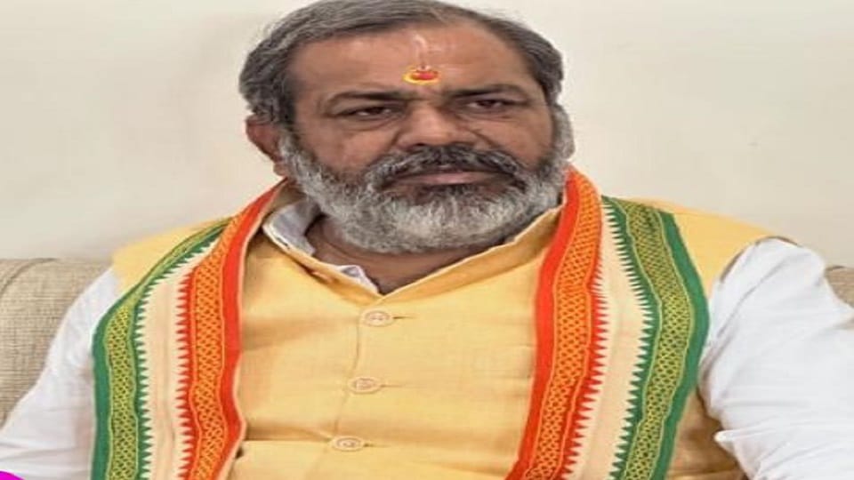 Meerut: Pandit Sunil Bharala demanded from the Foreign Minister, ensure security of Hindus of bangladesh