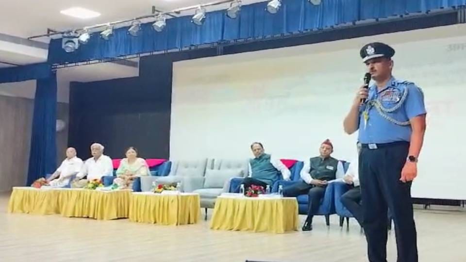 Virangana Samman Samaroh Maa Tujhe Pranam Air Commodore Became Emotional in agra