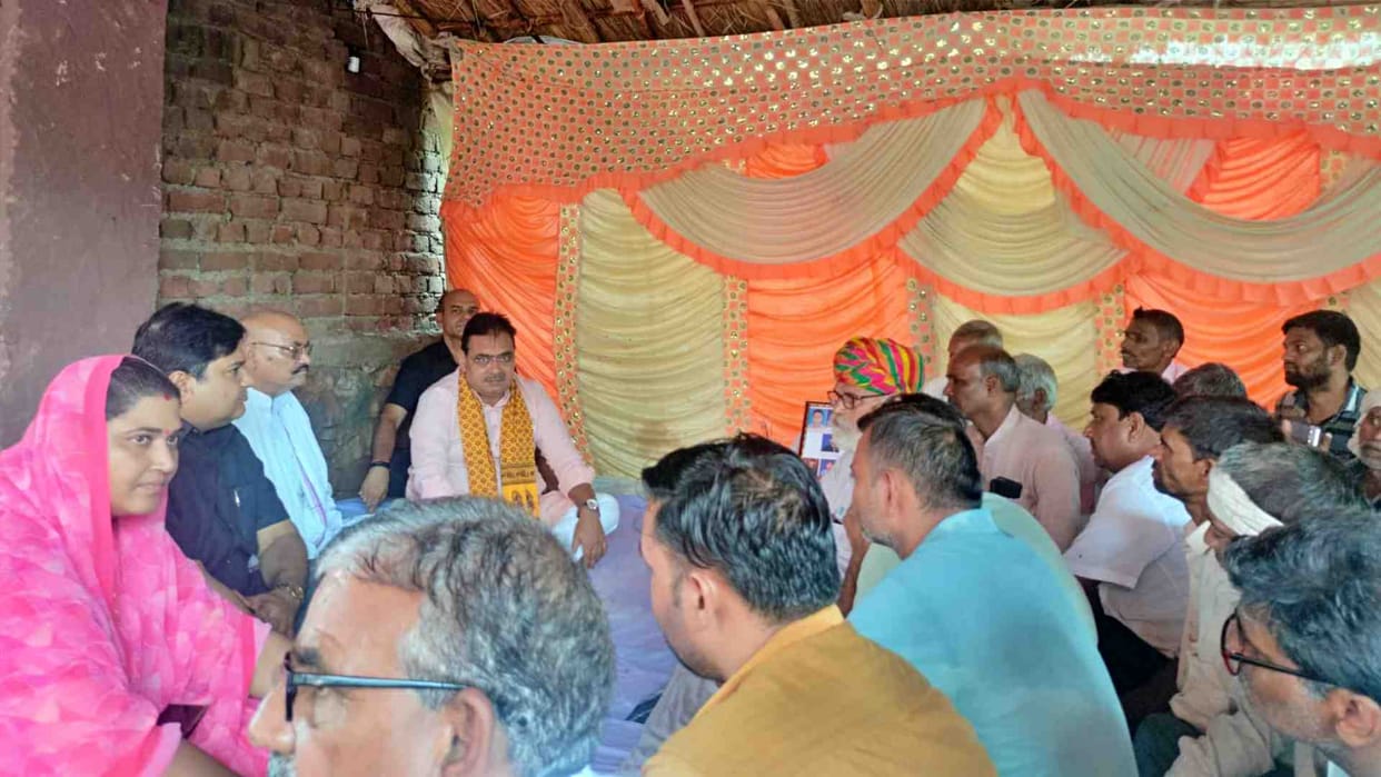 Bharatpur: CM meets the families of the victims of the Baan Ganga river accident in Srinagar village