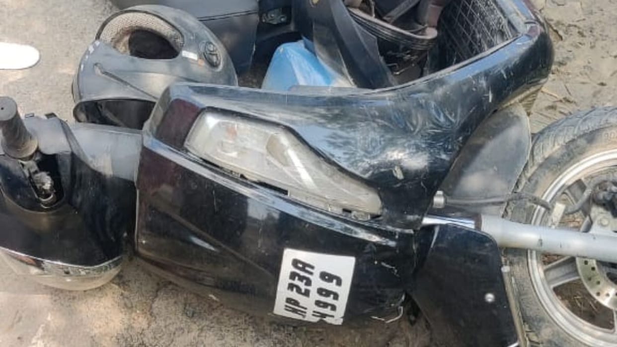 Accident of a woman riding a scooty on Beas Bridge Nadaun in Hamirpur district of Himachal