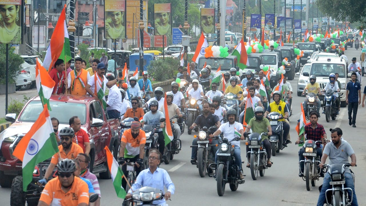maa tujhe pranam tiranga rally convoy of vehicles came out carrying the message of patriotism