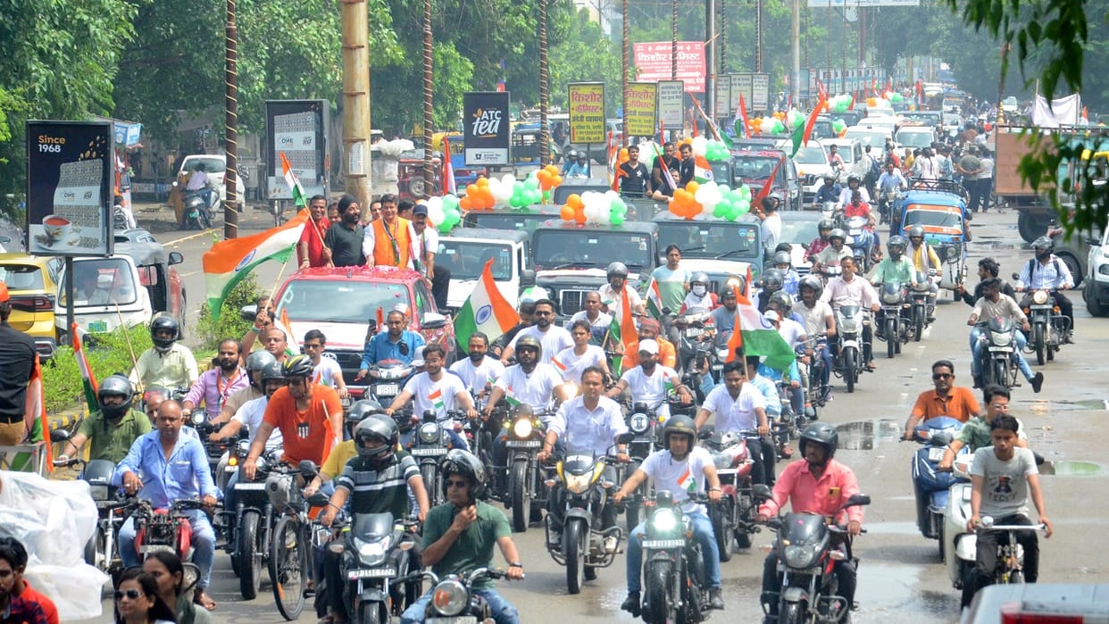 maa tujhe pranam tiranga rally convoy of vehicles came out carrying the message of patriotism