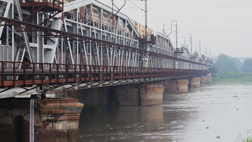 Yamuna near warning mark, water rises by one meter in 24 hours