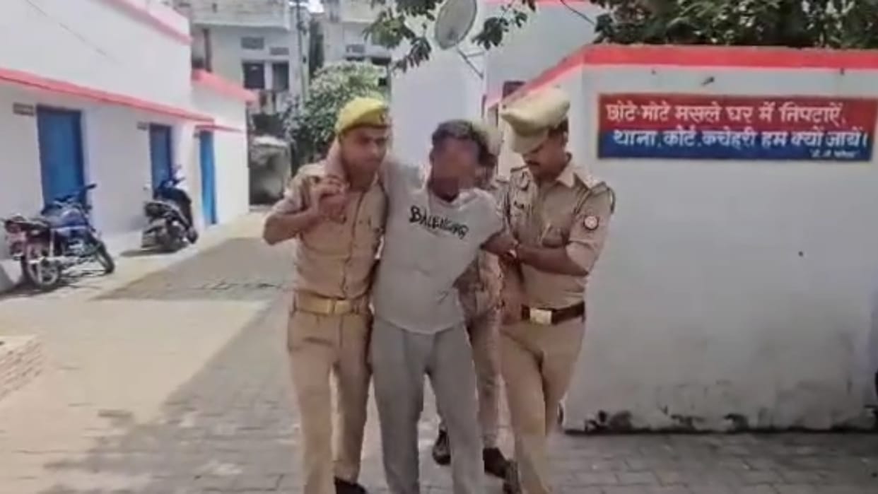 E-rickshaw driver molested class two student girl in pilibhit