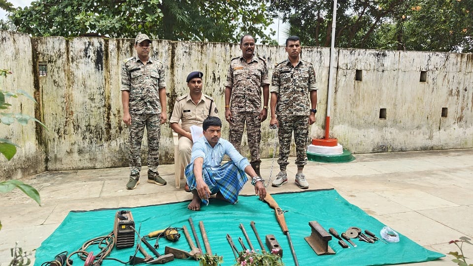 Police arrested a person manufacturing illegal weapons equipment also recovered from spot in Kondagaon