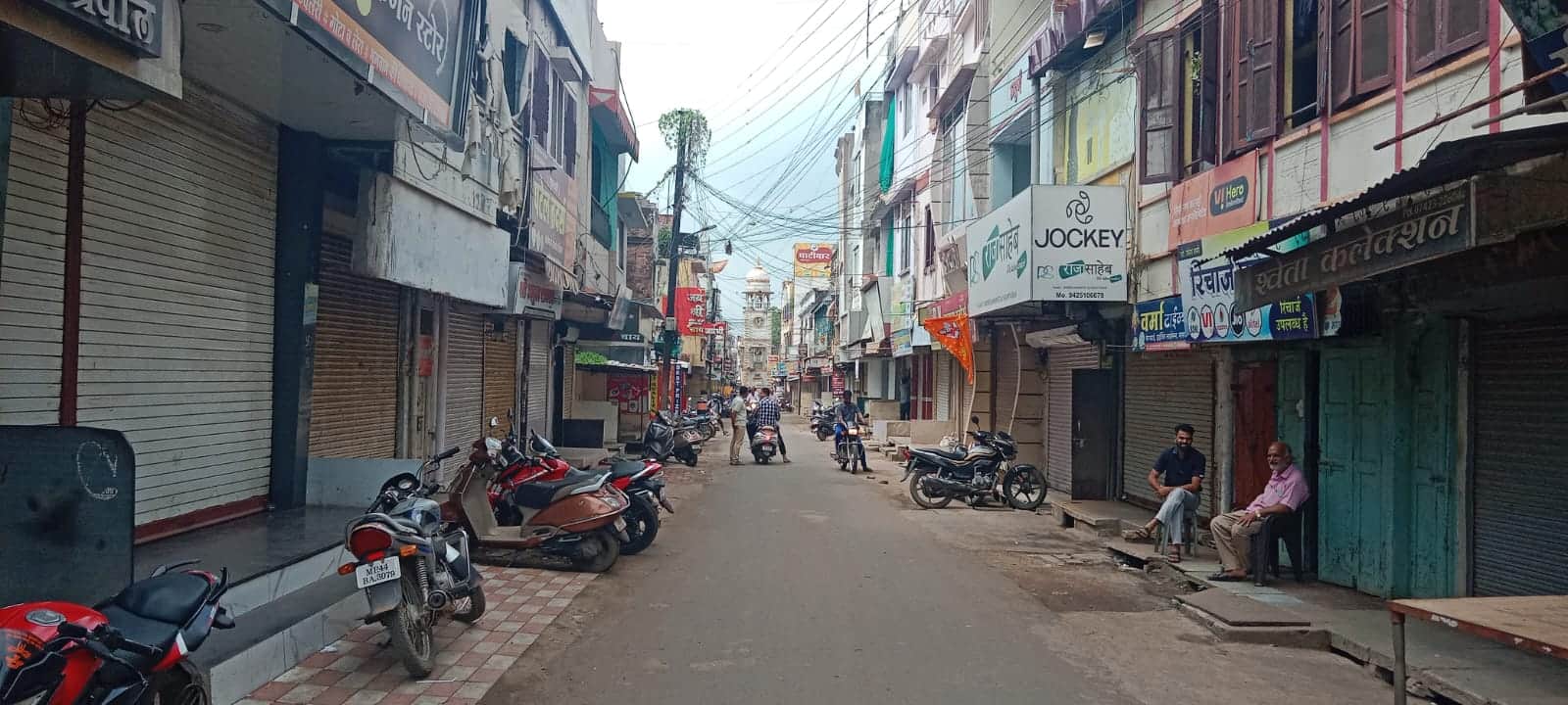 बांग्लादेश के हालातों पर नाराजगी जताते हुए नीमच शहर बंद रहा।