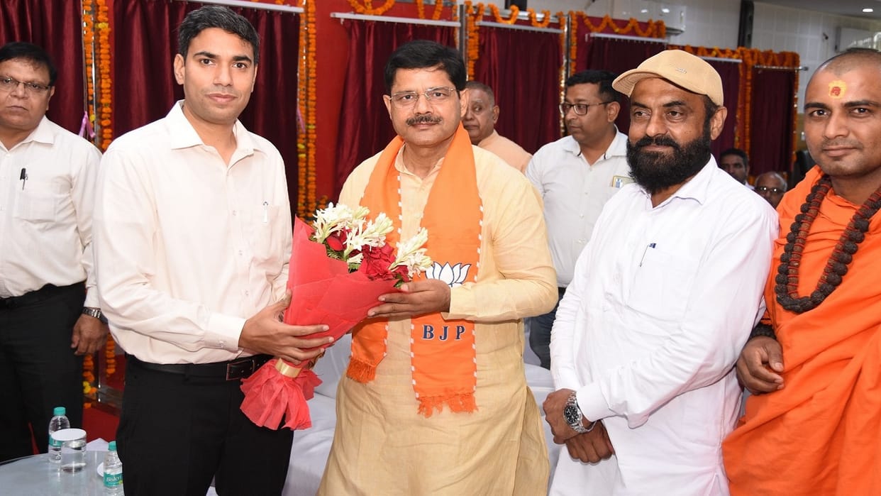 Hisar DC surrounded by controversies, Questions raised on BJP District President inaugurating building