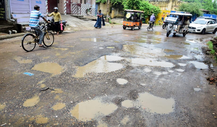 Prayagraj Weather: Lord Surya not seen, drizzling rain started from morning itself, pleasant weather