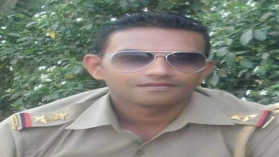 Outpost in-charge SI Ankit Kumar died after falling while bathing in the bathroom mathura