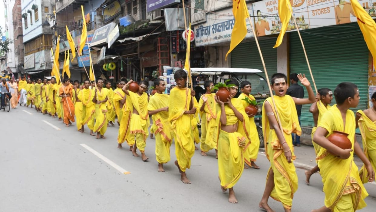 Completion of Karpatra Prakatyotsav in varanasi Jalabhishek of Gauri Kedareshwar