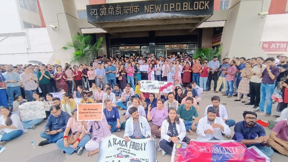 Kolkata rape murder case resident doctors strike in Chandigarh patients trouble in PGI GMCH 32