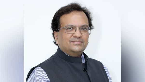 गृह सचिव गोविंद मोहन।