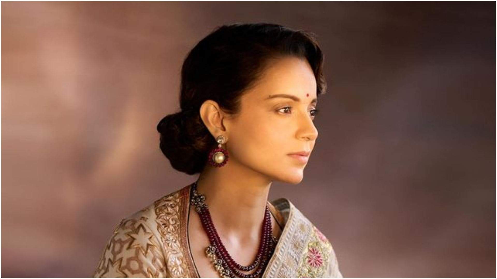 Kangana Ranaut again targets Bollywood compares stars to grasshoppers called them stupid