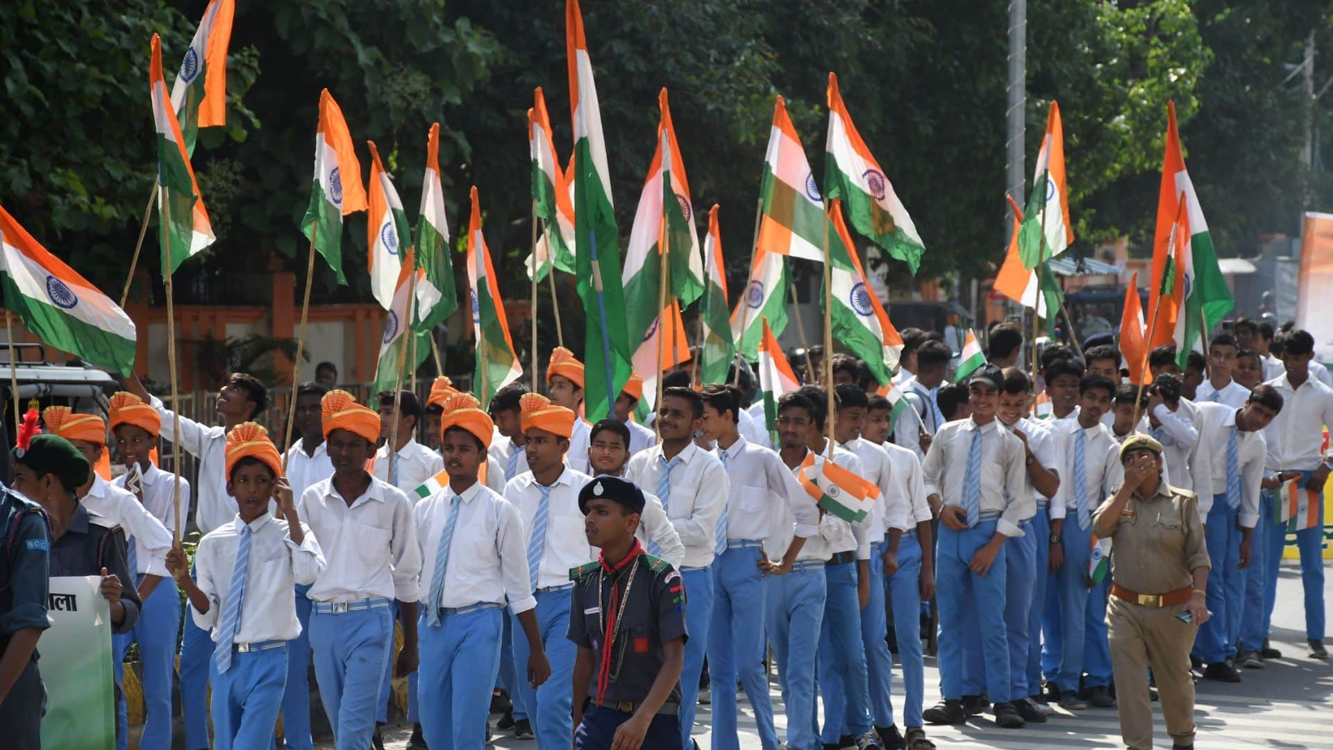 Independence Day 2024 Maa tujhe pranam see latest photo of tiranga yatra in varanasi