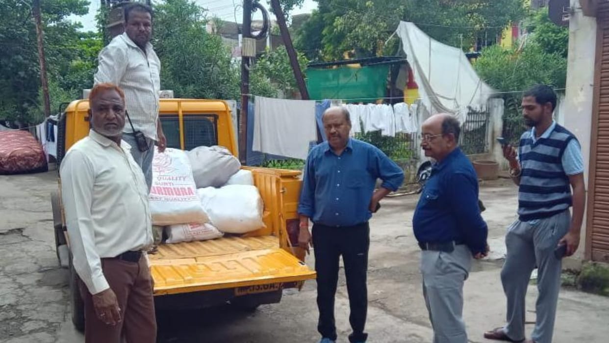 Ujjain Municipal Corporation confiscated 4000 kg of substandard polythene