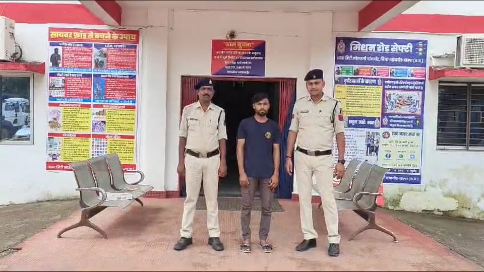 पुलिस की गिरफ्त में आरोपी