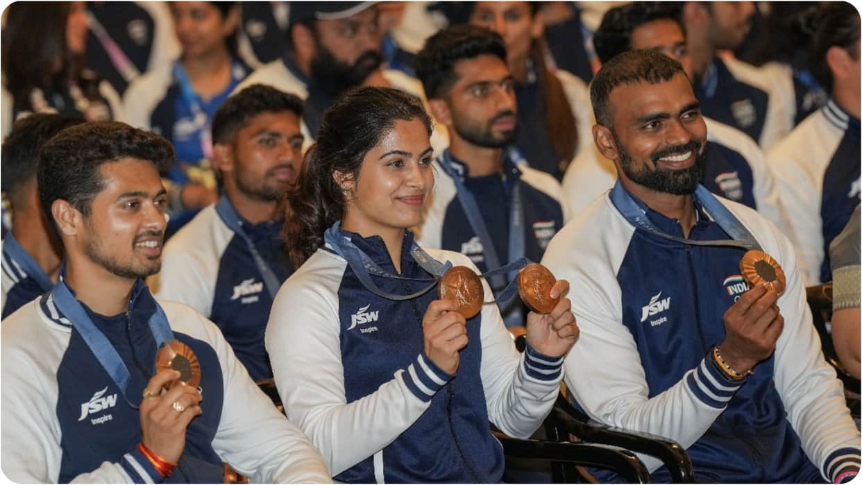President Droupadi Murmu met the Indian Olympic contingent and congratulated the players for their performance